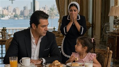 قالوا إنه بلا قلب… حتى جاءت طفلة الخادمة وطلبت القهوة