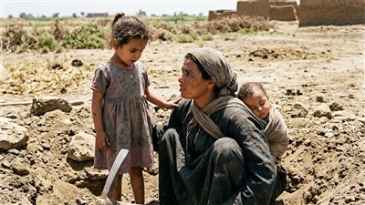 اشترت أرملة فقيرة أرضًا مهجورة 