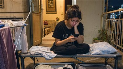 اكتشفت بالصدفة أن عائلتي كانت تعيش كأنني غير موجودة… والسبب حطّم قلبي بالكامل