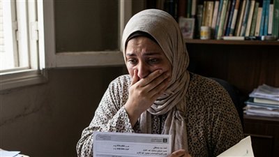 جوزي كان كل ما أقبض ياخد الكارت بحجة إنه أدرى بالمصلحة