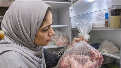 سلفتي بعتتلي كيس لحمة كبير