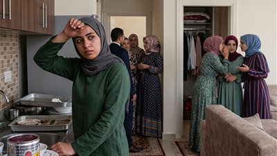 سمعتهم يهينوني وأنا واقفة بخدمهم فسكت، لكن اللي حصل بعد ساعة قلب