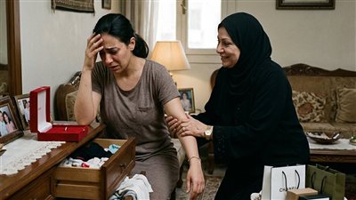 طول عمر حماتي بتغرقني هدايا دهب وشنط ماركات.. بس فجأة