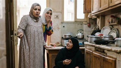 حطيت كيس حلاوة المولد قدام الباب ولما رجعت اختفى.. حكايات مني السيد حصري