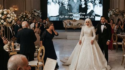 العروس التي اكتشفت أثناء زفافها أن نصف المدعوين لا تعرفهم أصلًا…