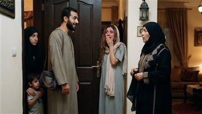 أمي جابتلي في الموسم بط وفراخ وست علب حلاوة مشكلة وفاكهة وحاجات