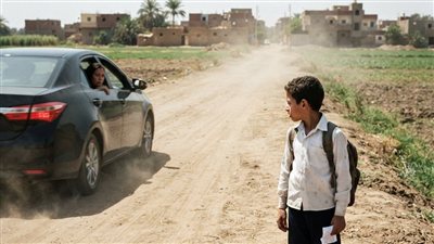 أهو البلد قدامك... امشي على طول، مش هتموت