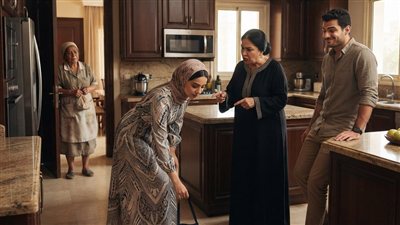 حماتي طردت الشغالة يوم صباحيتي ورمت مريلة مطبخ في وشي حكـايات مني السيد حصري