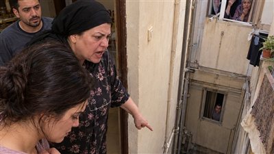 هددتني بالطرد منال علي