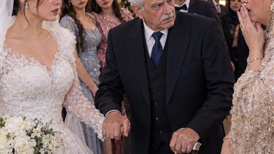 أمي مشيت مع أخواتي الاتنين في زفتهم وسلمتهم لعرسانهم